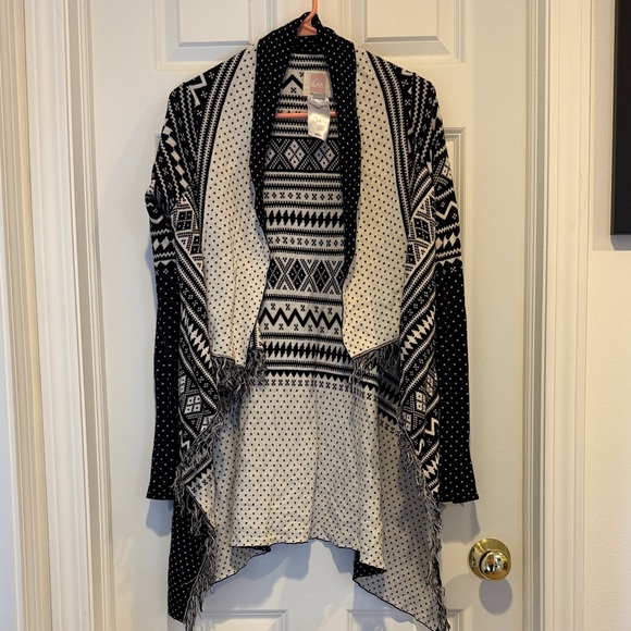 Quiksilver Sweaters - Quiksilver Black and White Patterned Women's Sweater size XS/S